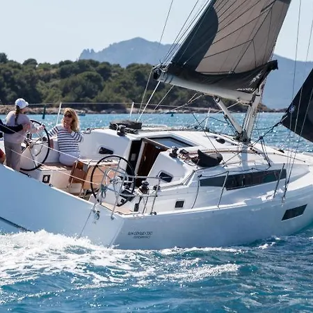 Hotel na wodzie Sailing Escape Blue Spirit Croatia Split